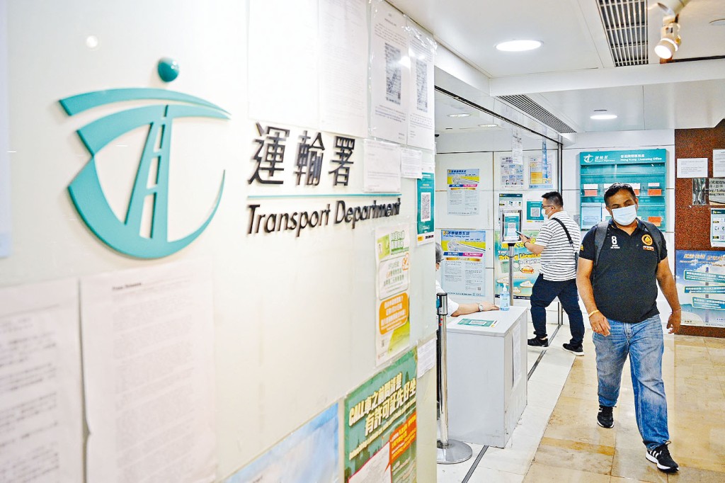 運輸署為打擊中介「搶快期」，以抽籤方式分配重考駕駛者考試。