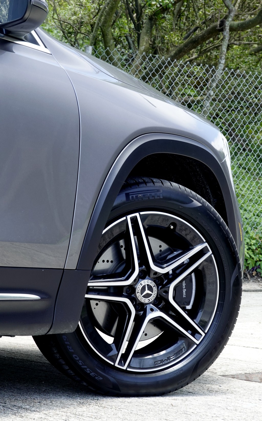 平治改良新版GLB250 4Matic七座位SUV，示範車升級19吋AMG輕合金輪圈。