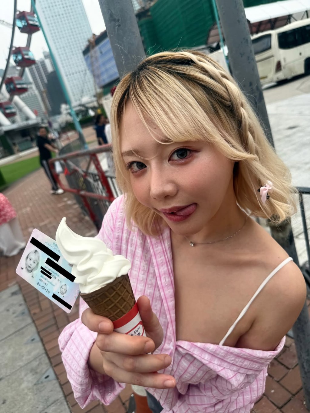 滨 崎 真 绪