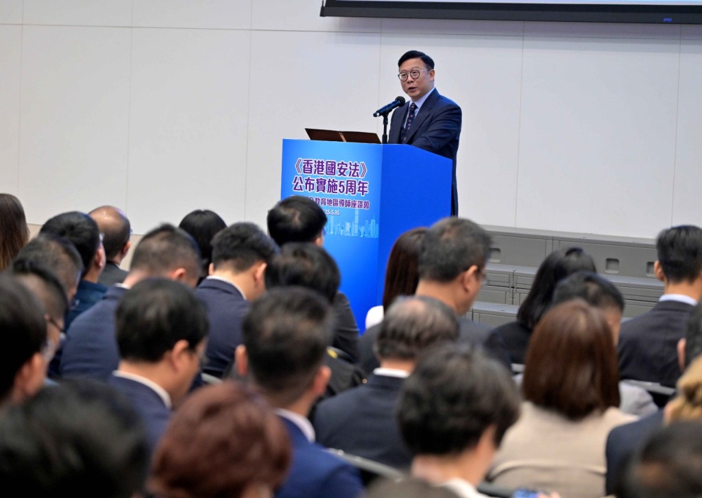 律政司副司長張國鈞博士,在《香港國安法》公布實施5周年國家安全教育地區導師座談會發表專題演講。(民青局提供圖片) 律政司副司長張國鈞博士,在《香港國安法》公布實施5周年國家安全教育地區導師座談會發表專題演講。(民青局提供圖片)