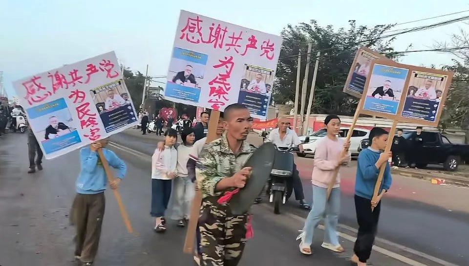 三沙市長文斌落馬，其曾任縣委書記的臨高縣有民眾上街慶祝。