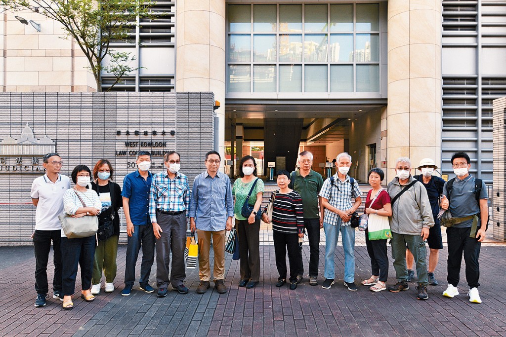 穗禾苑業主向法團主席等索償，潘焯鴻代表控方(左六)。