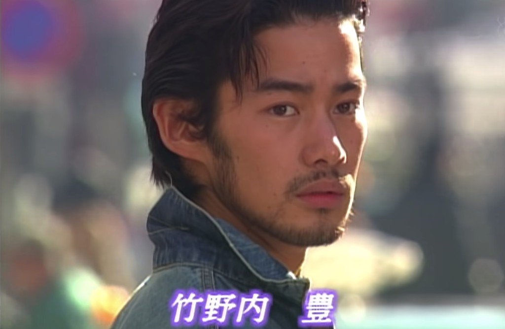 飾演竹野內豐的角色「葉山真二」由江𤒹生（AK）演出。