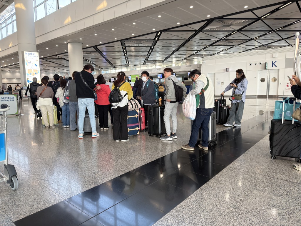 日本青森縣外海發生地震,有港人如常出發到日本旅遊。 日本青森縣外海發生地震,有港人如常出發到日本旅遊。