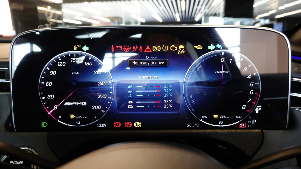 平治Mercedes-AMG E 53 HYBRID 4MATIC+登場：內配高清彩色數碼儀錶板與觸控中央屏幕。