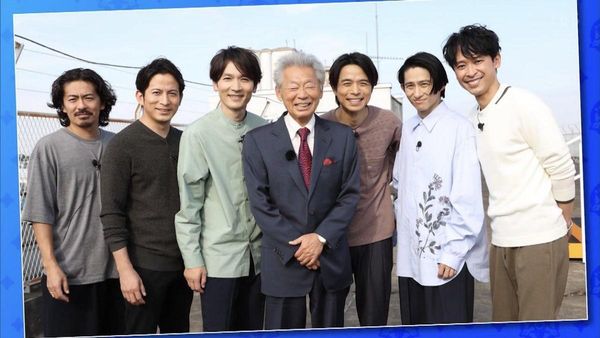 77歲的節目元老三野文太(中)驚喜現身與V6同框。