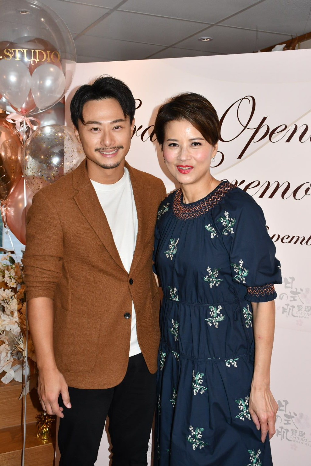 因之前拍剧演两母子，笑言是母子档。