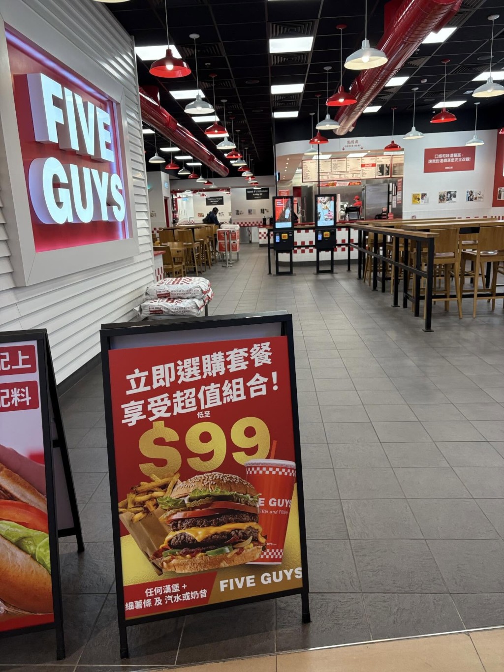 網民指「Five Guys」下午時段顧客稀少。Threads圖片 網民指「Five Guys」下午時段顧客稀少。Threads圖片