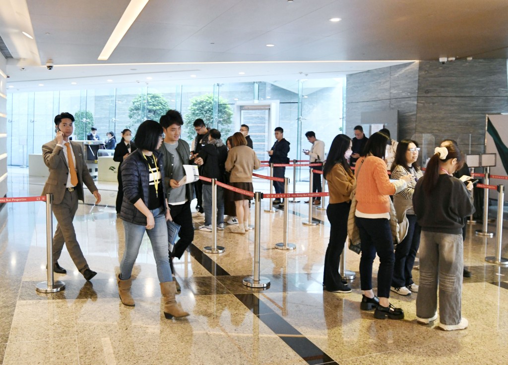 SIERRA SEA 昨日仍吸引不少市民到場參觀，人流不俗。