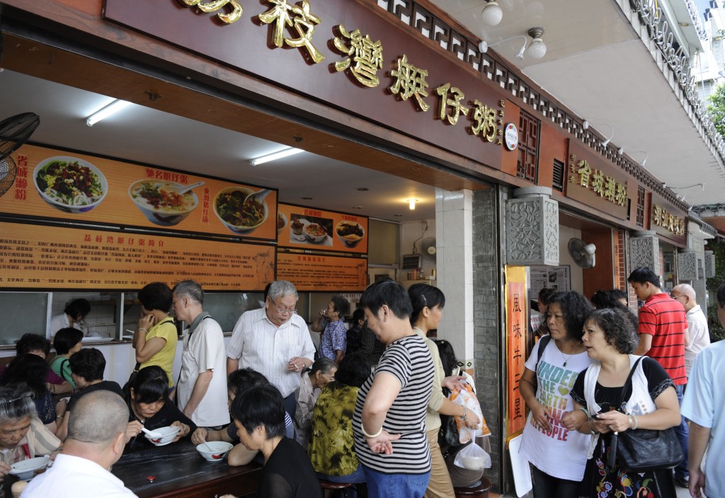 广州食肆各有驰名美食。