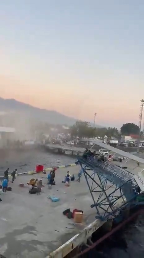 数百乘客惊险逃命。X@Kabut Sebentar 数百乘客惊险逃命。X@Kabut Sebentar