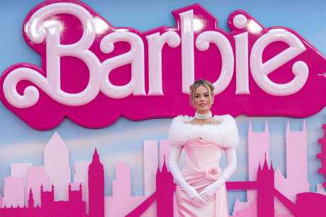 饰演芭比的女星玛歌罗比早前出席英国伦敦的首映礼。路透社