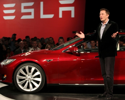 馬斯克賣出Tesla股票套現近70億美元。REUTERS