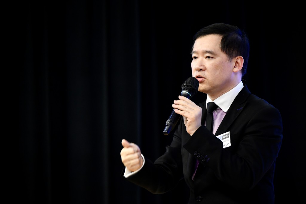 政制及內地事務局副局長胡健民。