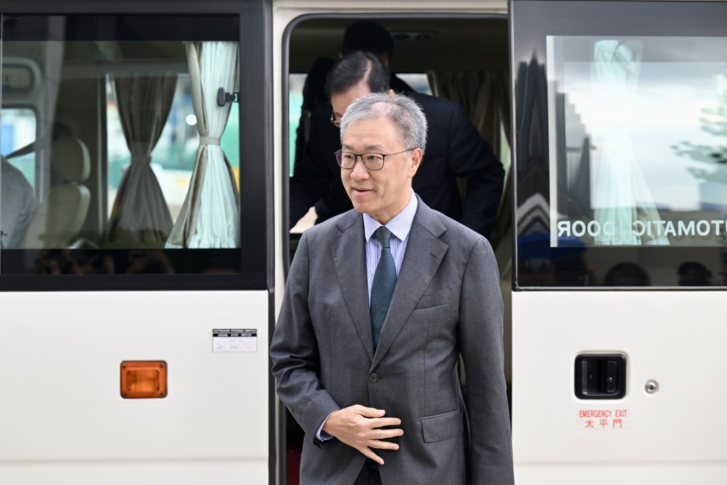 獨立委員會主席陸啟康法官。 獨立委員會主席陸啟康法官。