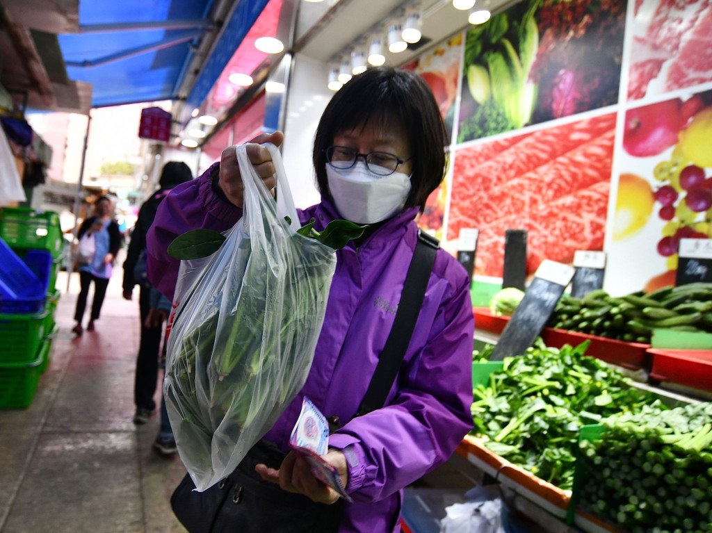 受到貨運司機檢測陽性影響，市面菜價有所上升，數量品種亦有所減少。