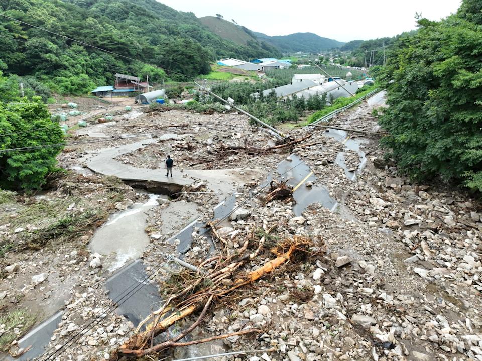 南韓西部上月中暴雨成災,雨量最大地區之一的忠清南道禮山郡災情嚴重。路透社 南韓西部上月中暴雨成災,雨量最大地區之一的忠清南道禮山郡災情嚴重。路透社