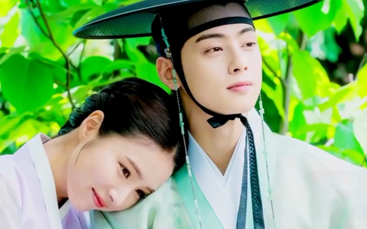 曾拍過古裝劇《新入史官丘海昤》的車銀優，今古皆宜。