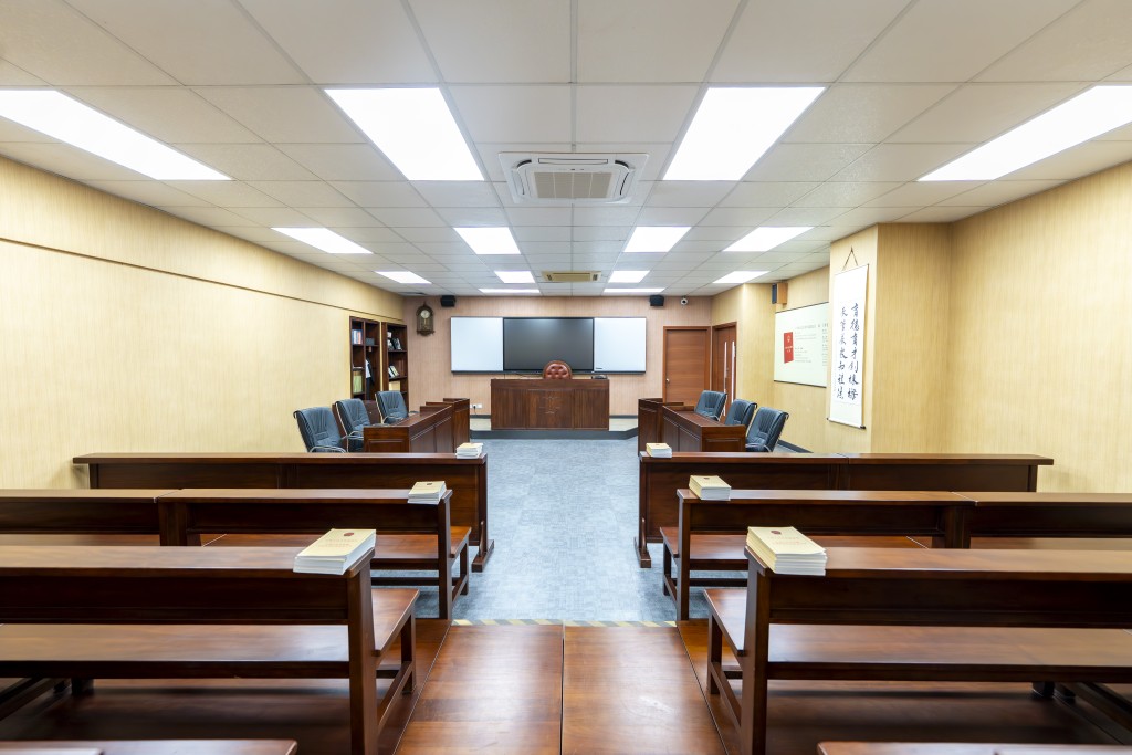 近年創知中學積極更新學校設施，圖為憲法教室。