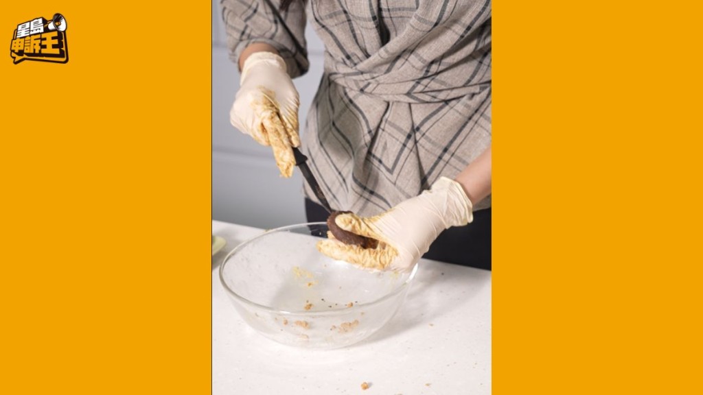 切開韌勁十足的麻糬時，需要控制力度避免割傷。