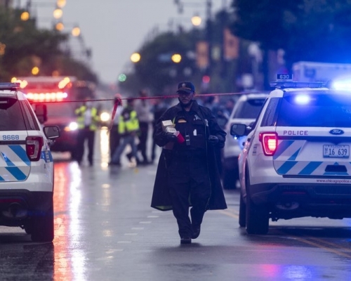 美國芝加哥一場葬禮上發生大規模槍擊事件，造成至少14人受傷，傷者情況危重。