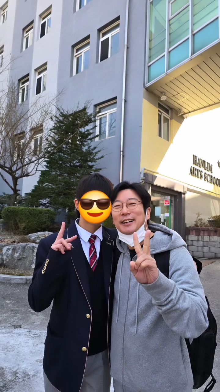 李壽根與妻育有兩子。