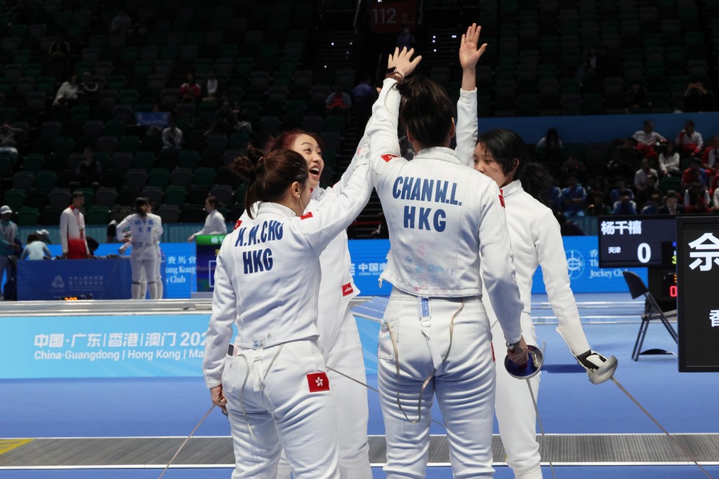 每次比賽前，女重隊員都會自我鼓舞一番。徐嘉華攝