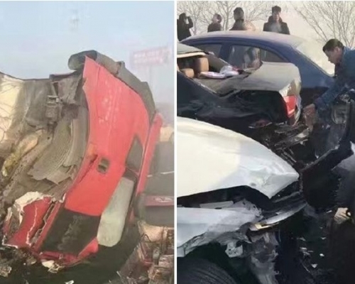 多車連環相撞暫時未知有無死傷。圖：南京交警