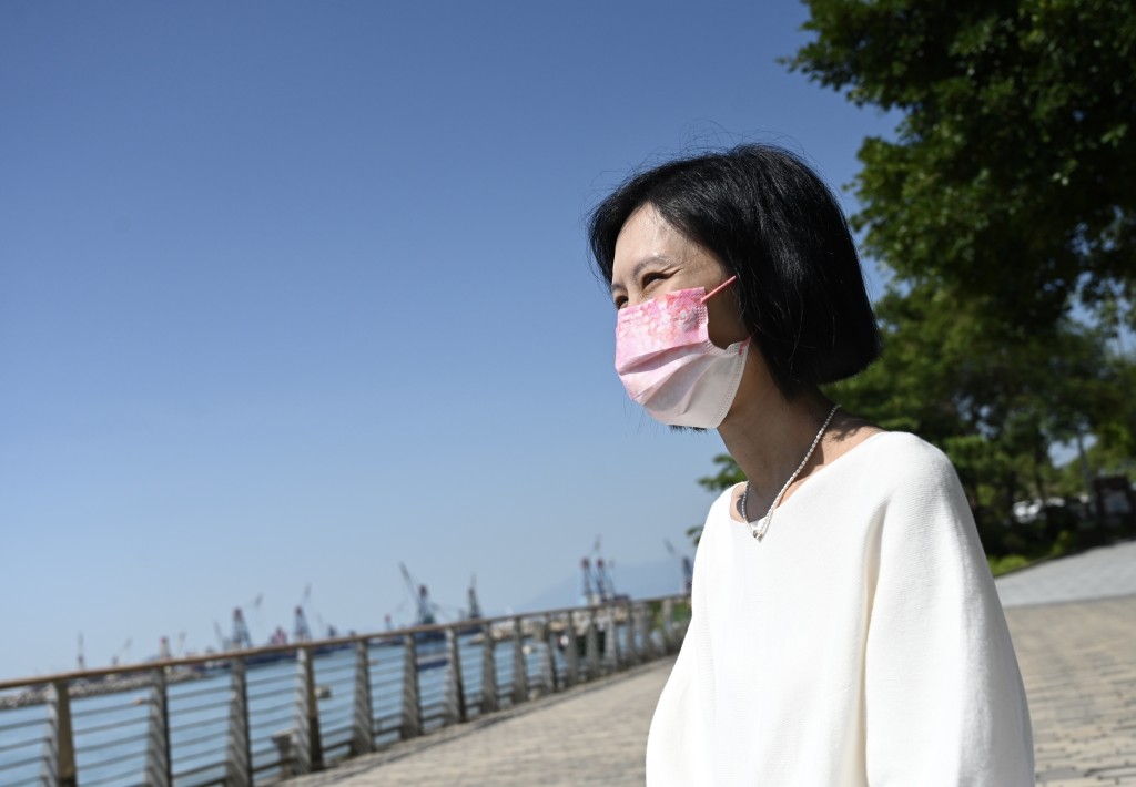 Maggie身型瘦削,盡顯疲態,要照顧五個孩子不易,更遑論五個都有特殊學習需要。(攝:褚樂琪、蔡建新) Maggie身型瘦削,盡顯疲態,要照顧五個孩子不易,更遑論五個都有特殊學習需要。(攝:褚樂琪、蔡建新)