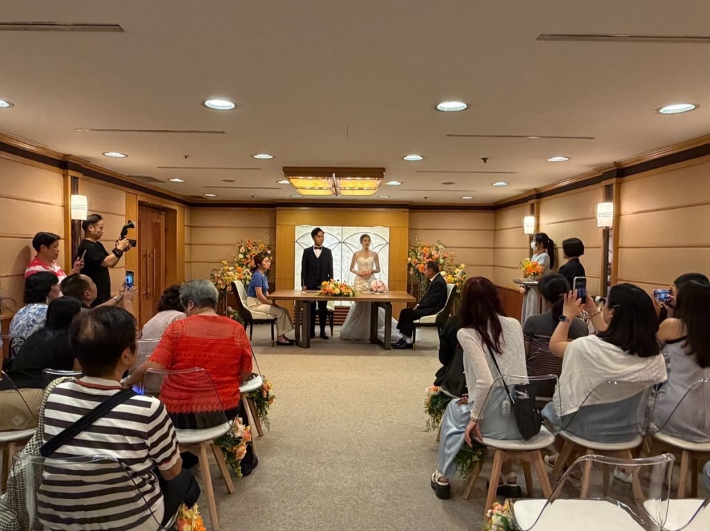 尖沙咀婚姻登記處上層地庫婚禮禮堂重新投入服務。 尖沙咀婚姻登記處上層地庫婚禮禮堂重新投入服務。