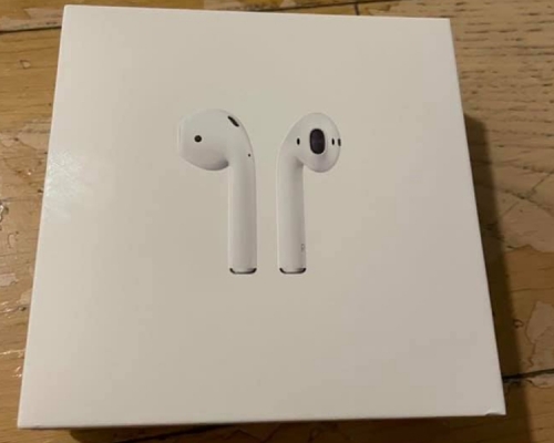 網民購買了一副AirPods,懷疑是次貨。網圖