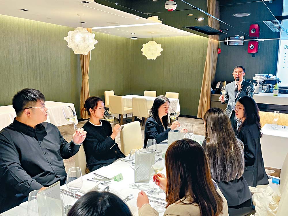 學系舉辦多元增值活動,提升學生的領導力、創新思維與專業能力,為未來商業發展奠下基礎。 學系舉辦多元增值活動,提升學生的領導力、創新思維與專業能力,為未來商業發展奠下基礎。