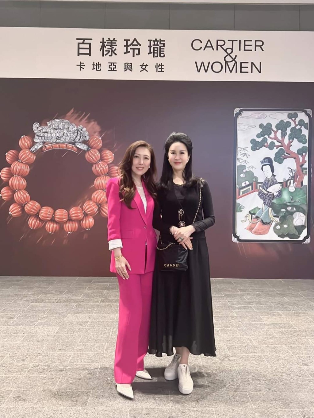 林黃寧艷（右）大讚這個是精采絕倫的珠寶首飾展覽會。