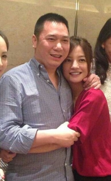 赵薇前夫黄有龙指心脏问题，不能坐超过3小时飞机，故要求以视象方式遥距作供。资料图片