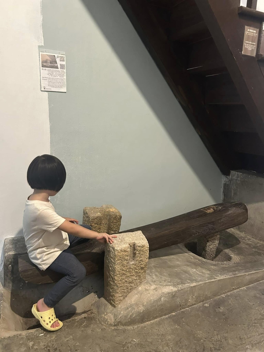 房间内除日用家私外,还保留了许多客家原住民生活的痕迹,如放柴间、青砖灶头与铁镬、桩米器等。(图片授权:FB@WanderWoman in the Wanderland 女•行世界) 房间内除日用家私外,还保留了许多客家原住民生活的痕迹,如放柴间、青砖灶头与铁镬、桩米器等。(图片授权:FB@WanderWoman in the Wanderland 女•行世界)