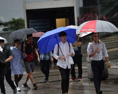 本港受天雨影響。