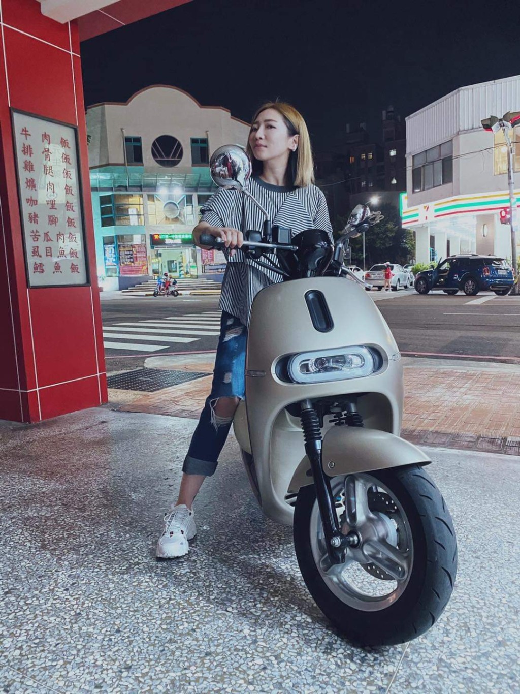 傅又宣曾嫁雞隨雞,跟老公喺台灣生活過。