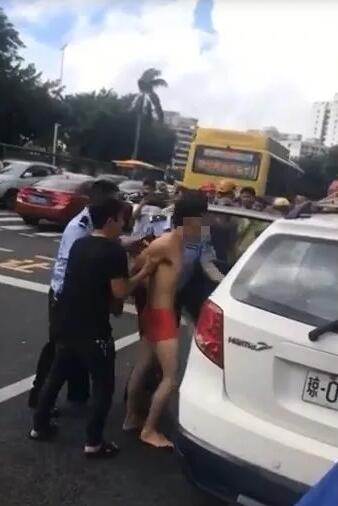 男子事後被警方帶走，已排除男子吸毒、酒醉的可能，他表示自己很可能是被鬼上身。（網圖）