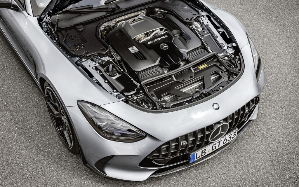 平治新款Mercedes-AMG GT 63 4Matic+ Coupe搭载4公升V8 Bi-turbo引擎，0至100km/h加速3.2秒。