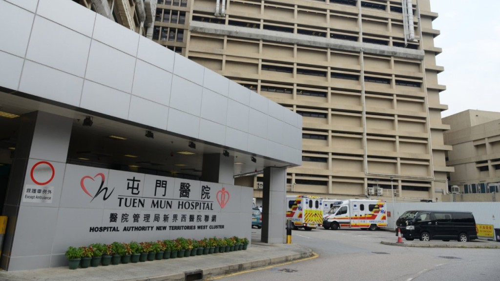 各人被送往屯門醫院治理,其後被警方拘捕。資料圖片 各人被送往屯門醫院治理,其後被警方拘捕。資料圖片