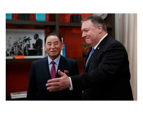 （左起）金英哲與蓬佩奧（右）會面，國務院描述雙方會談有正面意義。AP