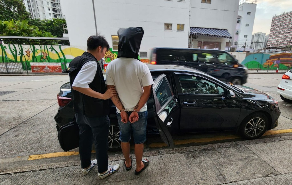 警方今日下午在油麻地区拘捕一名31岁姓周本地男子涉嫌「入屋犯法」。警方提供