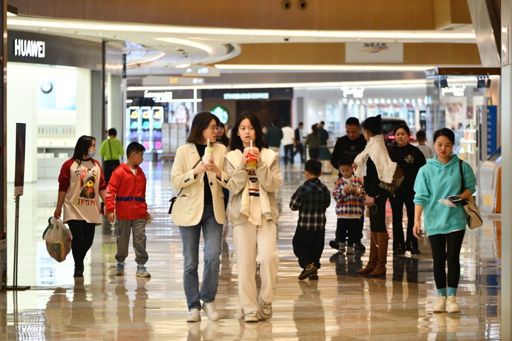 翔龍天地廣場是常平休憩娛樂熱門地點。 盧江球攝 翔龍天地廣場是常平休憩娛樂熱門地點。 盧江球攝