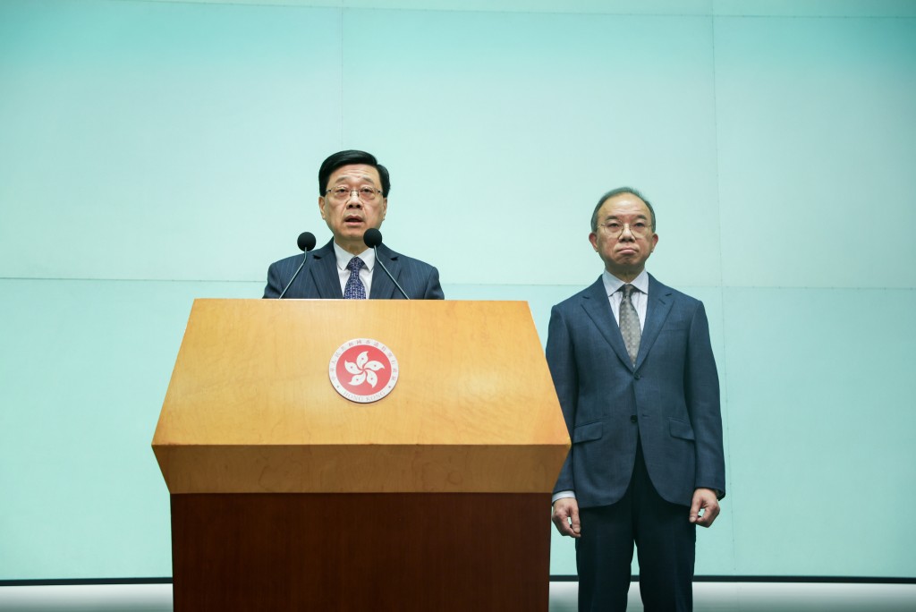 李家超、曾國衞一同現身。