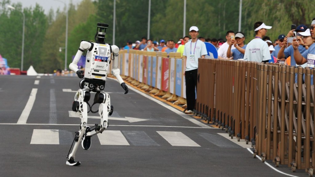 第二屆北京亦莊機械人半程馬拉松昨日舉行。中新社