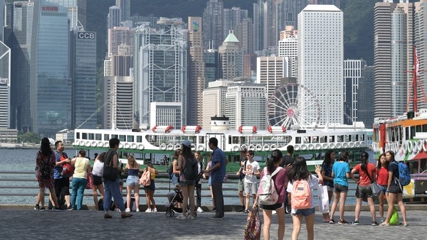 議員支持維港兩岸海濱發展為旅遊景點,舉辦更多國際盛事。