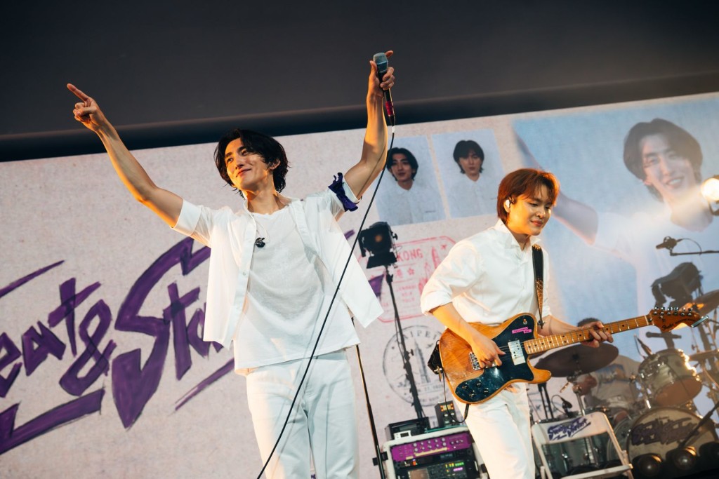 JANNABI狂講廣東話,又特別將《for lovers who hesitate》開首幾句的歌詞特別改成廣東話。 JANNABI狂講廣東話,又特別將《for lovers who hesitate》開首幾句的歌詞特別改成廣東話。