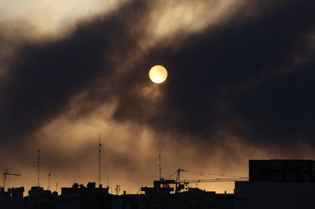 特朗普最新接受媒體訪問時指,受美以聯軍連續數日的毀滅性打擊影響,伊朗的關鍵軍備及彈藥儲備正趨於「枯竭」。路透社 特朗普最新接受媒體訪問時指,受美以聯軍連續數日的毀滅性打擊影響,伊朗的關鍵軍備及彈藥儲備正趨於「枯竭」。路透社