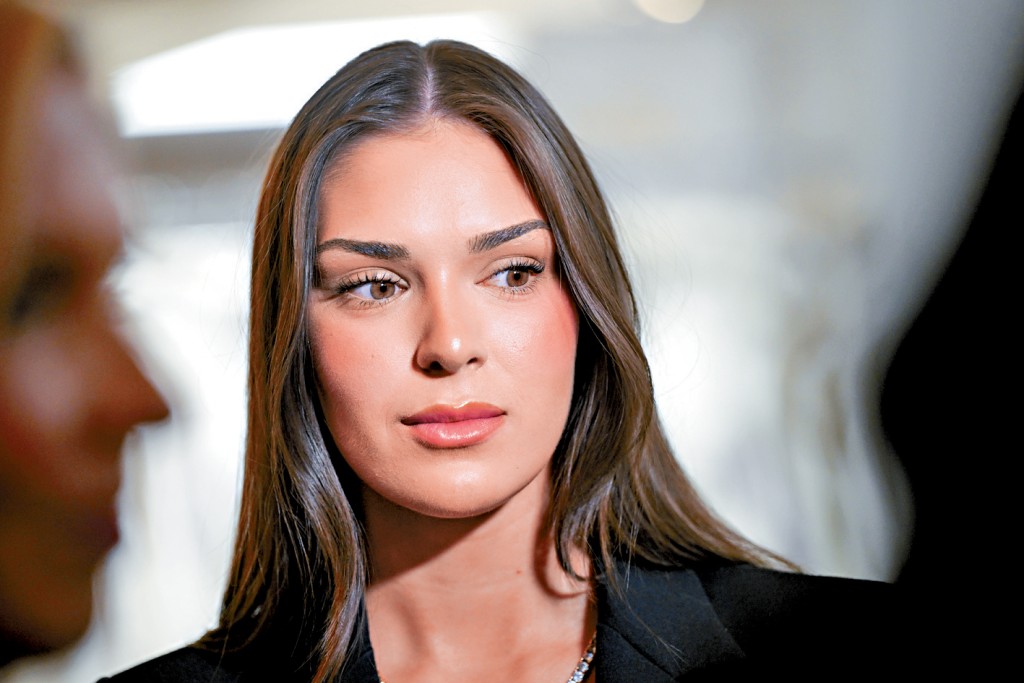 芬蘭小姐扎夫斯因涉種族歧視失后冠。