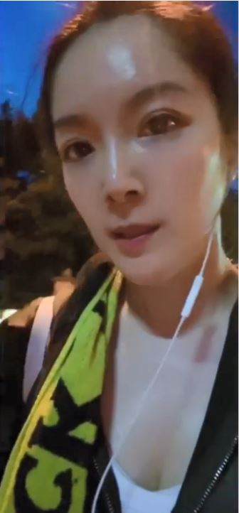 跑到成面汗又拍。